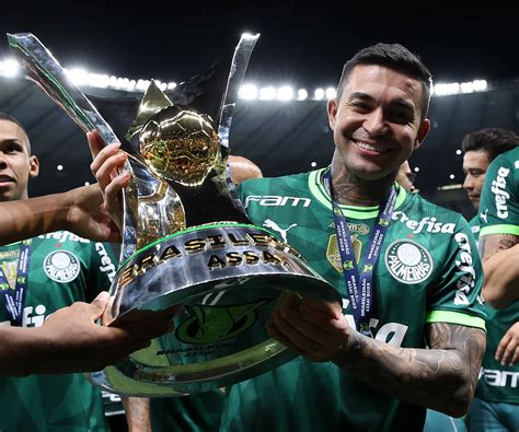 Palmeiras: Em 2024 Dudu pode se isolar como jogador com mais 